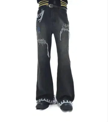 트위스트 배지 플레어 데님 팬츠