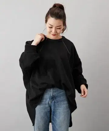 지퍼 달린 블랙 맨투맨