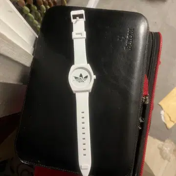 adidas 화이트 시계
