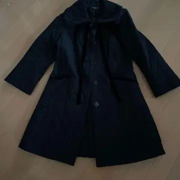 잉게보그 얇은 소재 퀼팅 코트 블랙