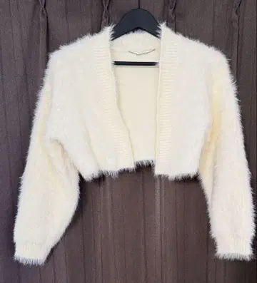 셀포드 화이트 숏 가디건