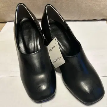 [ 새상품 ] INDIVI 소가죽 펌프스 23.5cm 블랙 부티