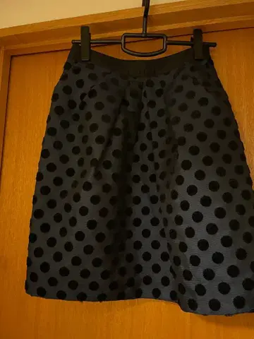 새상품급 미사용에 가까운 도쿄 스타일 브리지트 스커트 네이비 M