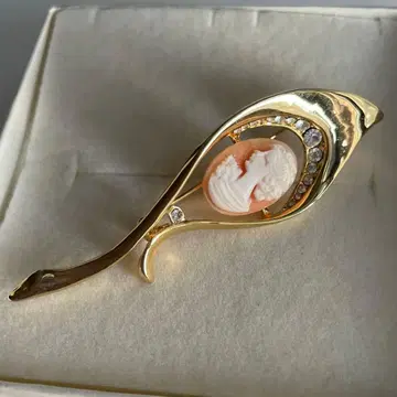 카메오 골드 컬러 브로치