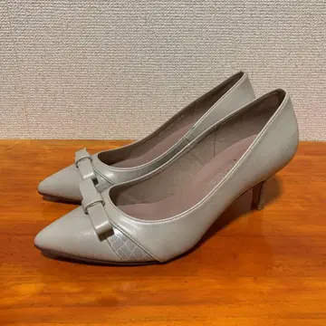 새상품급 다이애나 그레이 리본 24cm 펌프스