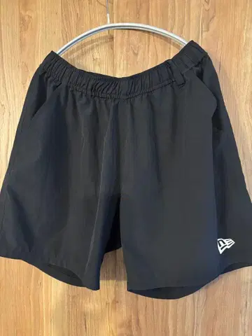 NEW ERA 블랙 숏팬츠 M