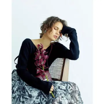 Mila Owen (미라 오웬) 리브 V넥 긴팔 니트 블랙