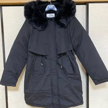 페이크퍼 후드 부착 블랙 숏코트