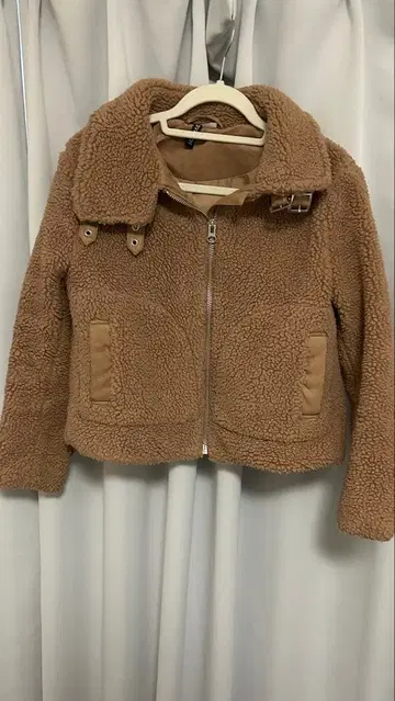 베이지 보아 무스탕 코트