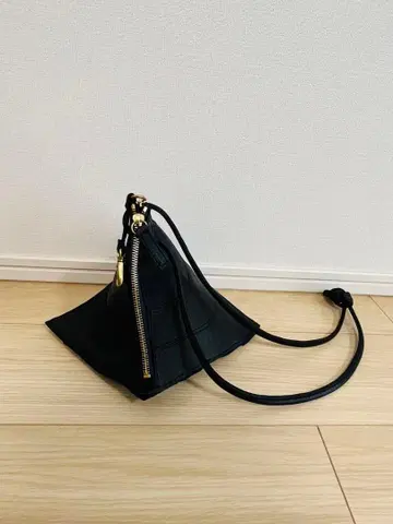 로비타 robita 가죽 삼각형 숄더백