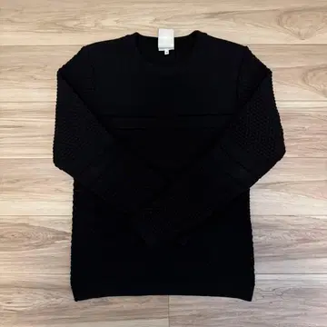 S.N.S. HERNING 블랙 니트 스웨터