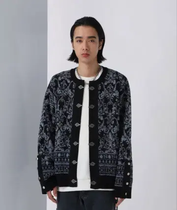 메탈 버튼 다마스크 티롤리안 가디건 HARE 하 레 상의 니트