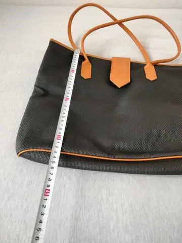 메쉬 토트백 그레이와 오렌지