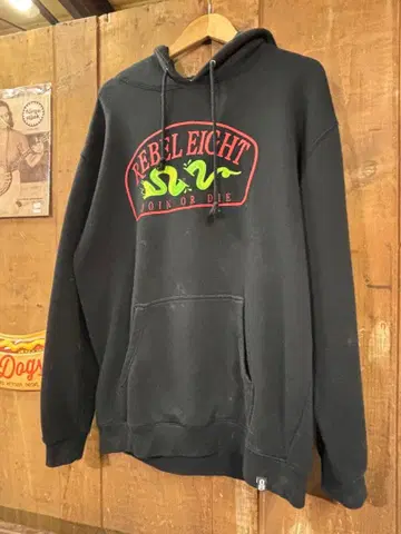 REBEL EIGHT 후드티