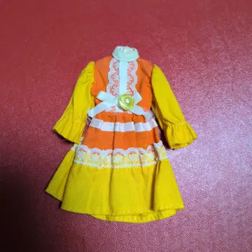 리카짱 옷 갈아입기 의류 오렌지와 옐로우 컬러 드레스