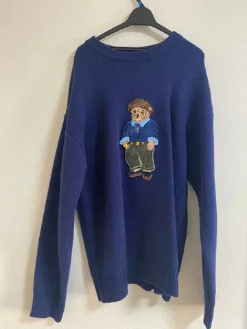 네이비 곰 자수 오버 사이즈 니트