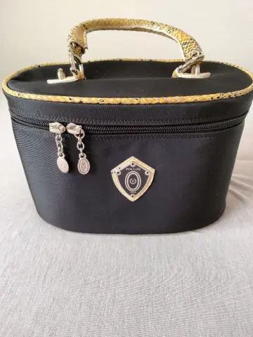 블랙 나일론 핸드백 뱀피 패턴