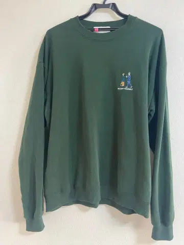 다크 그린 자수 디자인 트레이닝복