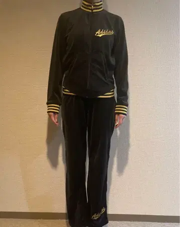 [레어] 아디다스 여성용 벨로아 셋업 adidas