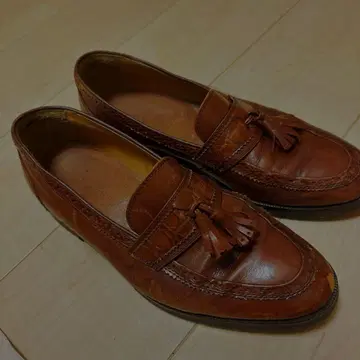 브라운 가죽 태슬 로퍼