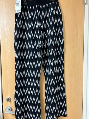 야마다야 Vin. 지그재그 패턴 팬츠 사이즈 38 니트 소재 새상품