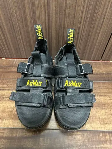 닥터마틴 에어웨어 블랙 스포츠 샌들