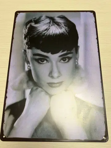 오드리 헵번 양철 간판 포스터 인테리어