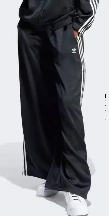 미사용 새상품! 아디다스 아디컬러 새틴 와이드 레그 트랙 팬츠 블랙