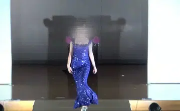 파란색 스팽글 핏앤 플레어 드레스