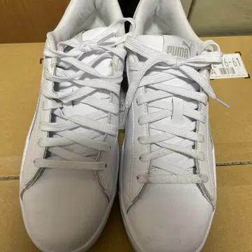 PUMA 화이트 스니커즈