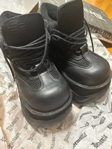 Demonia 블랙 부츠