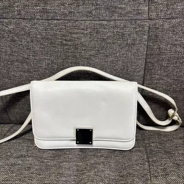 아이보리 숄더백 합성 피혁