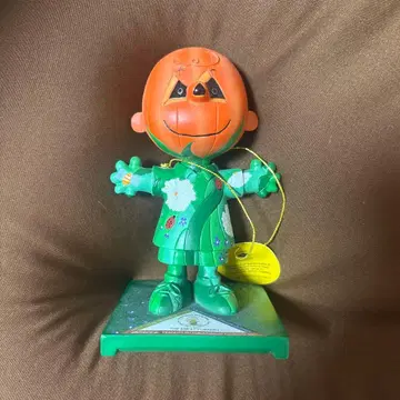 찰리 브라운 입상