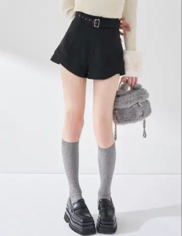 사이드 슬릿 하이웨스트 숏팬츠