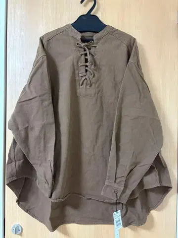 야마다야 라디에이트 브라운 레이스업 넥 튜닉 새상품 미사용