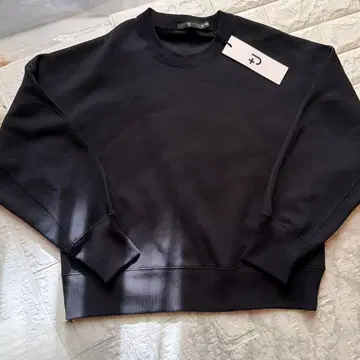 [ 미사용 새상품 택 포함 ] UNIQLO +J 드라이 크롭 맨투맨 M