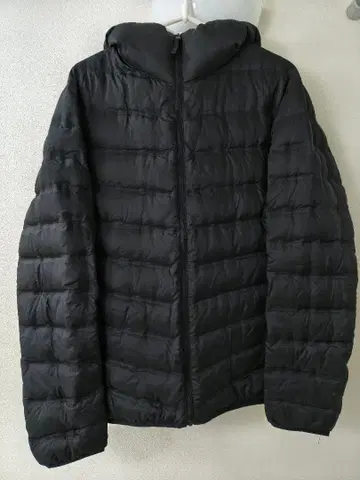 UNIQLO 울트라 라이트 다운 후드 부착 블랙