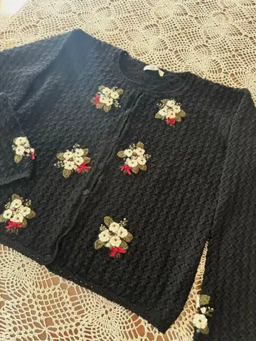 Lilypoem 꽃 모티브 입체 3D 자수 니트 가디건 레트로