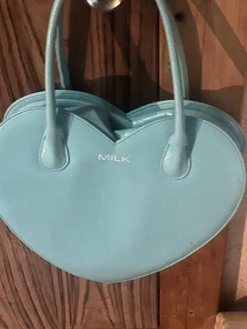 MILK 스카이블루 하트형 핸드백