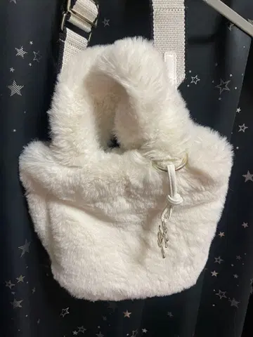 SNIDEL 퍼 숄더백 화이트