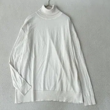 두지엠 클라세 MILLENNIM 터틀넥 풀오버 18G 화이트