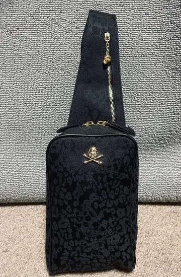 Roen 로엔 바디백 원 숄더 레오파드 스컬 스터드 조