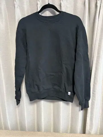 Russell Athletic 블랙 크루넥 맨투맨