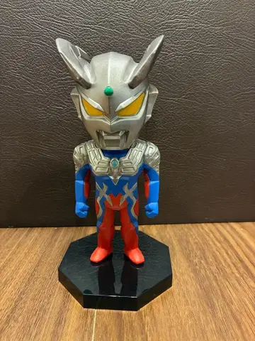 울트라맨 제로 피규어