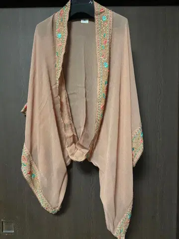 자수 들어간 베이지 가디건 사이즈 36