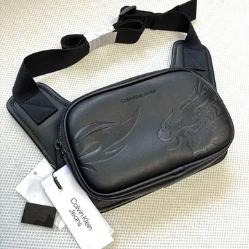 새상품 캘빈클라인 바디백 웨스트 파우치 블랙