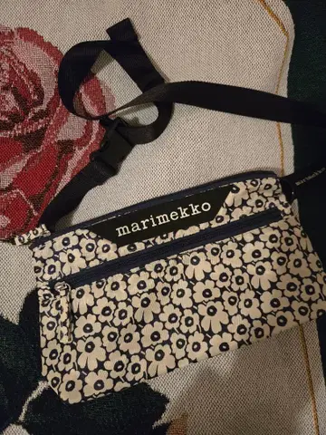 마리메꼬 플라워 프린트 숄더백