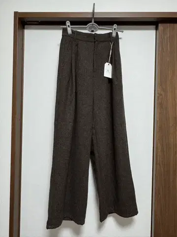 ESICA 다크 브라운 팬츠