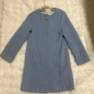 에밀리아 위즈 노카라 코트