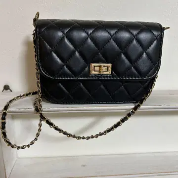 블랙 퀼팅 숄더백